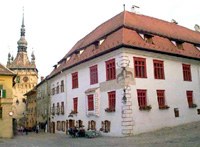 „Haus mit dem Hirschgeweih“ · 1950 konfisziert · 2000 verkauft durch den Stadtrat von Schäßburg